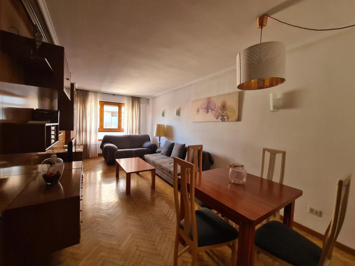 Dos Torres Tauriel - Espacioso Apartamento Con Impresionantes Vistas Y Garaje Privado Zaragoza Bagian luar foto