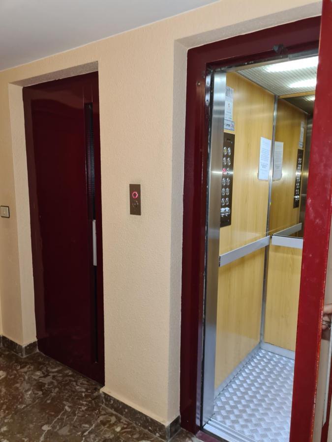 Dos Torres Tauriel - Espacioso Apartamento Con Impresionantes Vistas Y Garaje Privado Zaragoza Bagian luar foto