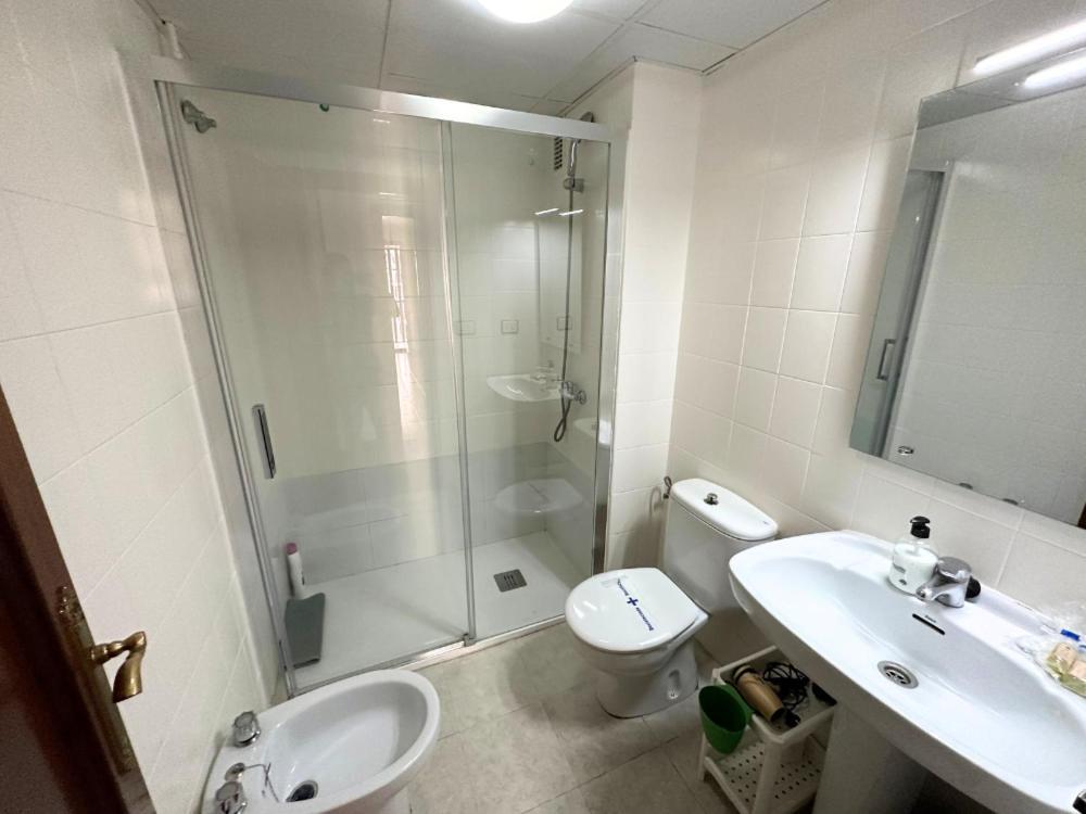 Dos Torres Tauriel - Espacioso Apartamento Con Impresionantes Vistas Y Garaje Privado Zaragoza Bagian luar foto